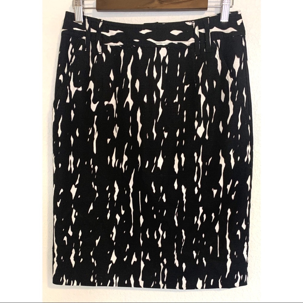 5/$20 East 5th black & white midi pencil skirt 6